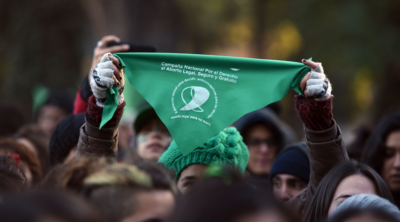 Buscan derogar una ley que limita el acceso a la droga del aborto