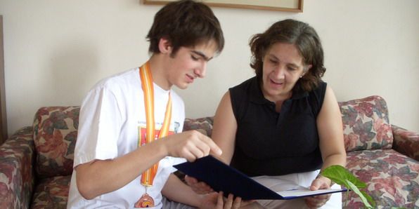 Ignacio muestra medalla n1