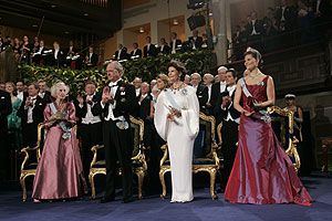 Llega la familia real de suecia a la entrega de los premios nobel