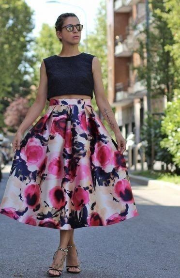 Dando protagonismo a la cadera balanceamos hombros fuertes.