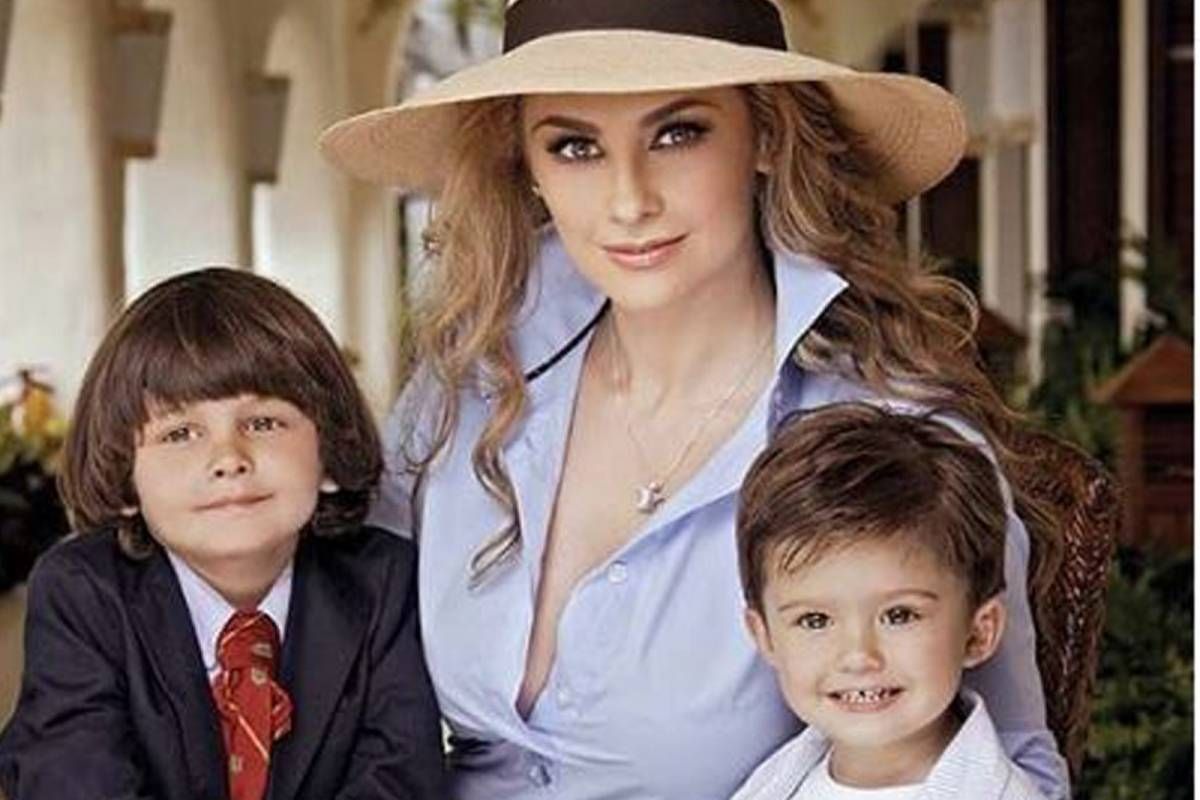 Aracely Arámbula y sus hijos