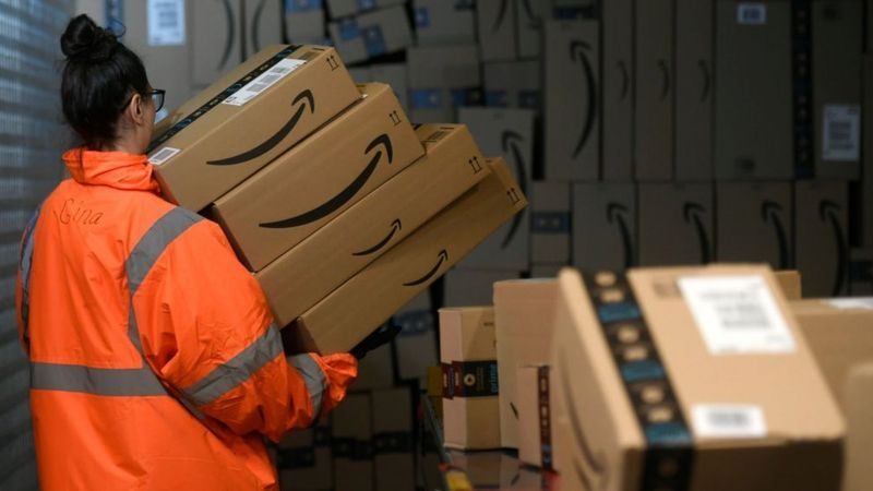 Los legisladores estadounidenses cuestionan que Amazon compita con los vendedores que usan su plataforma.