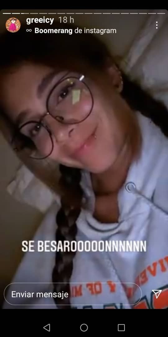 Desde la cama solo con trenzas en el cabello: Greeicy Rendón se llevó todos los suspiros