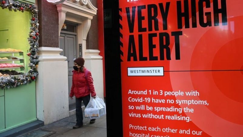 Las tiendas no esenciales permanecerán cerradas hasta fin de año en la capital británica.