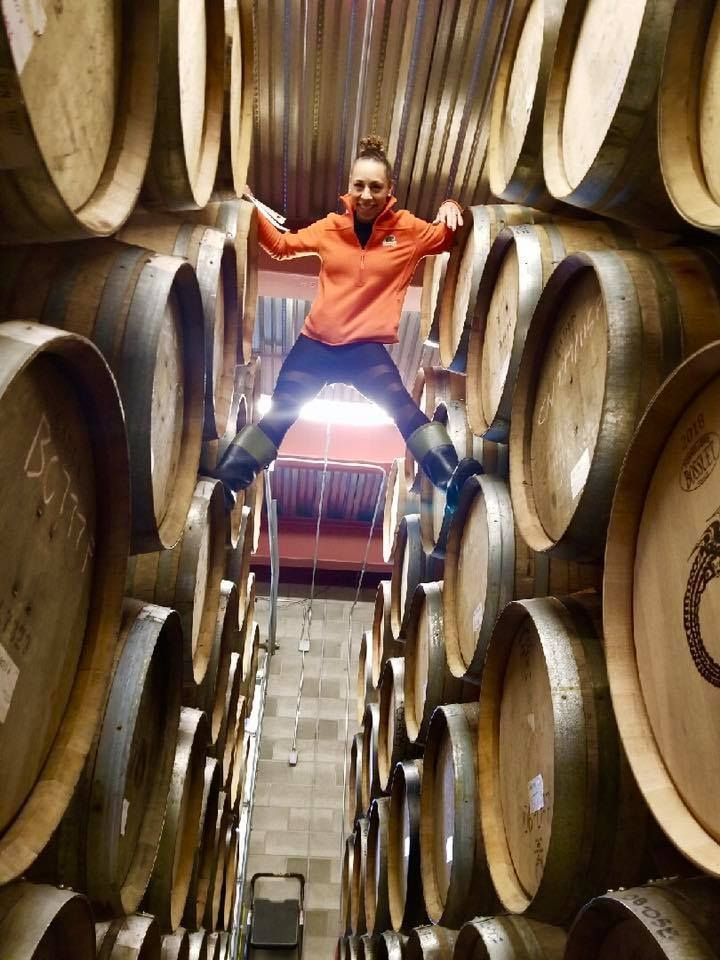 ¿Sacar muestras de las últimas barricas de arriba? Alguien tiene que hacerlo