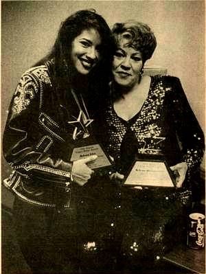 Selena Quintanilla y su madre