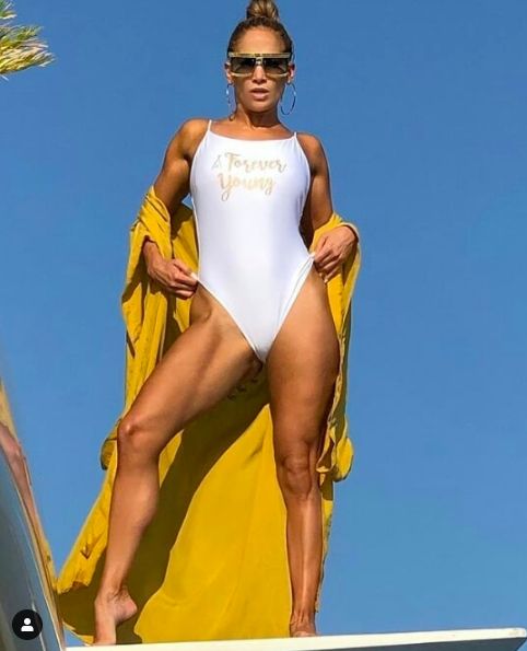 Jlo traje de baño blanco 