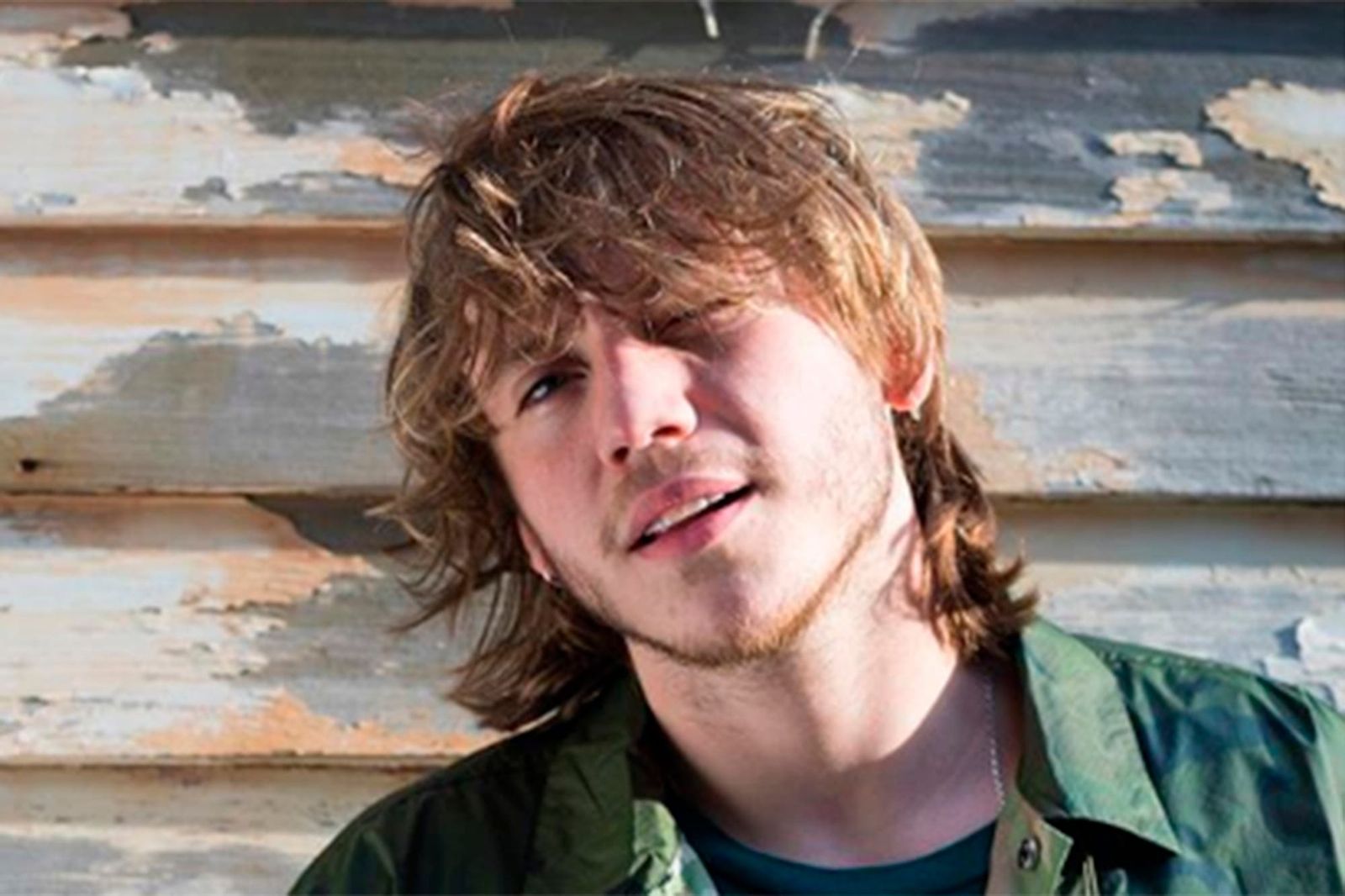 CON LA MUSICA A OTRA PARTE. NACIO LA SEGUNDA HIJA DE LONDRA, PERO EL ESTA LEJOS DE SU MAMA.