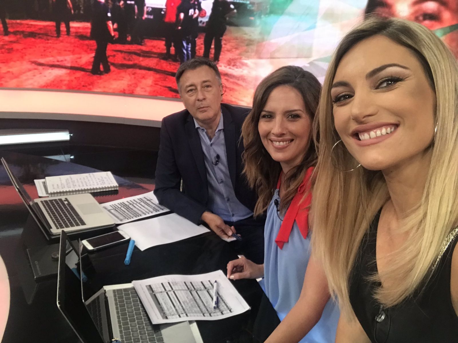 MACAGGI CON SUS EX COMPAÑEROS DEL CANAL DE PALERMO.