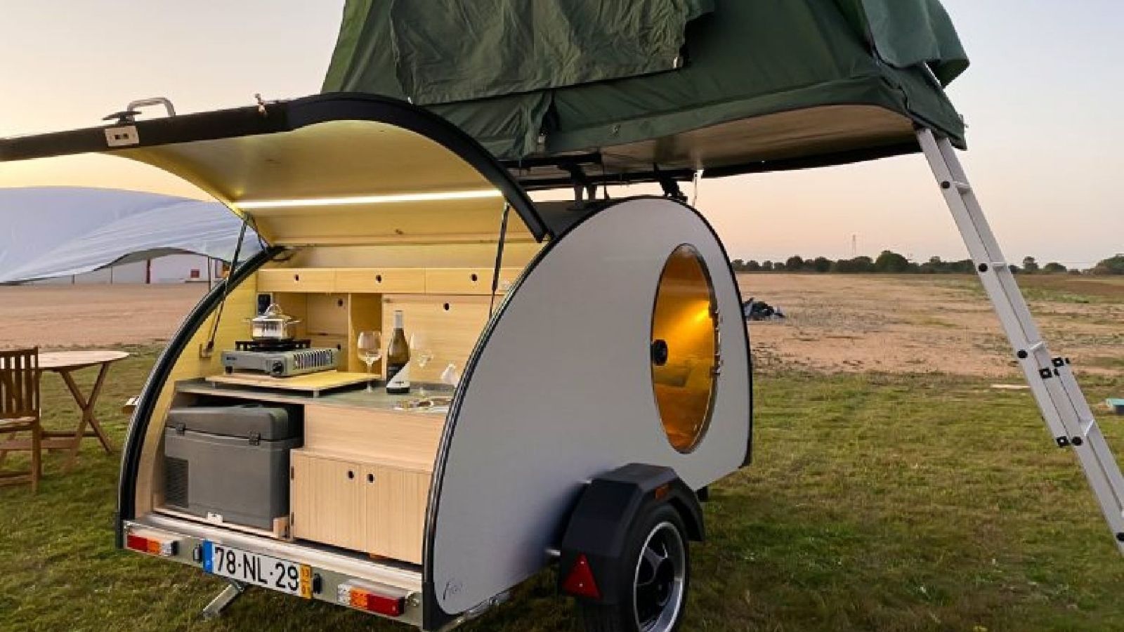 Cocoon mini caravana