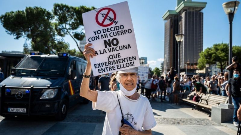 Protesta antivacunas en Madrid, España.