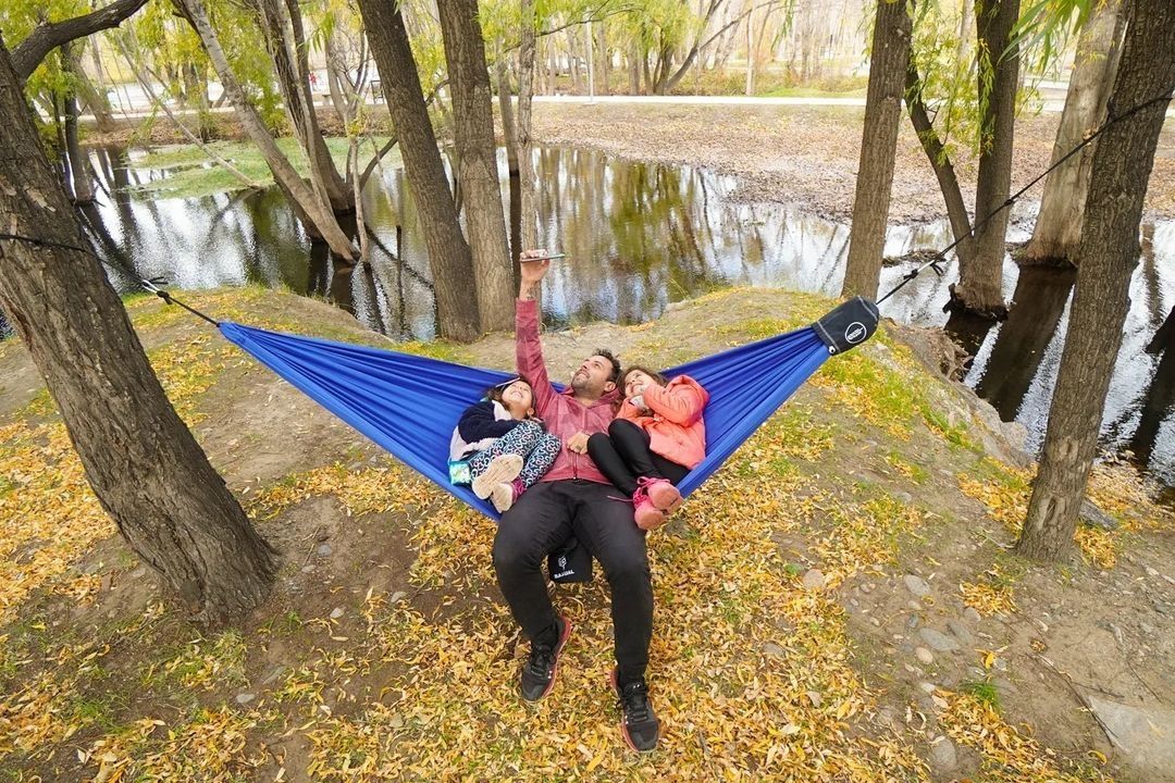 niñas nómades familia viaje