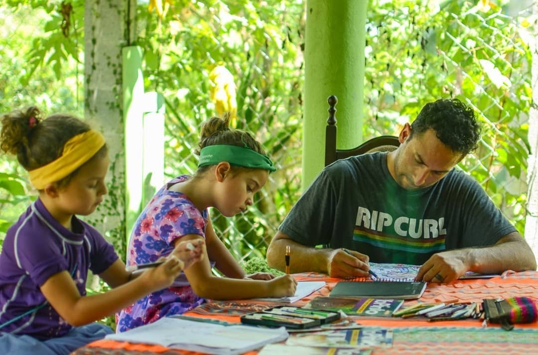 niñas nómades viaje familia