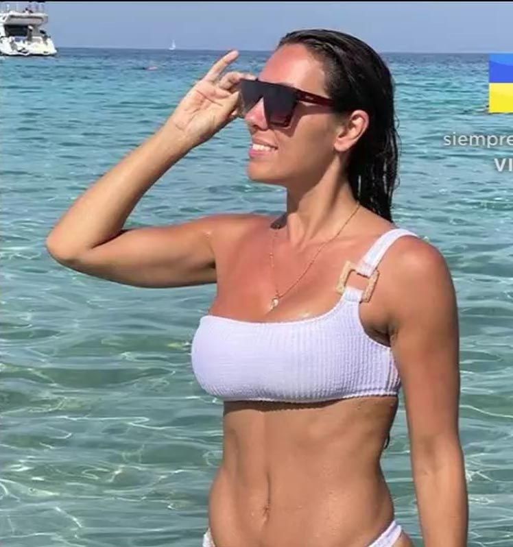 TESOURO, CON LOS TRAJES DE BAÑO DE LA POLEMICA.