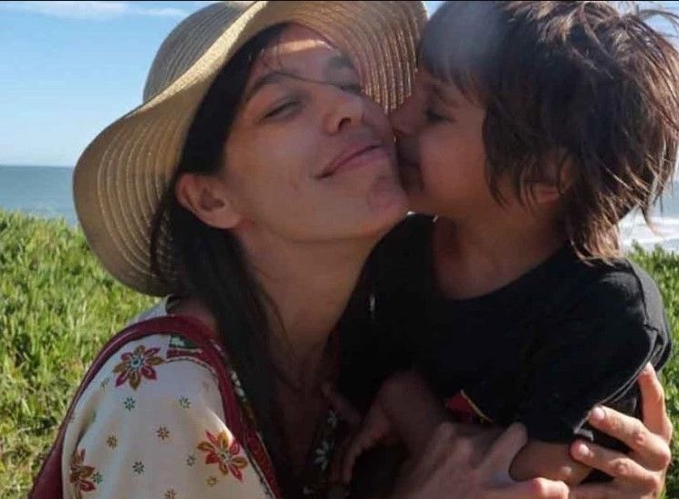 Valentina Bassi y su hijo.