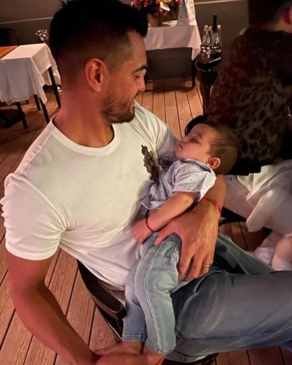 Sergio Romero y su hijo Luca.