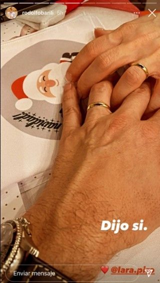 Rodolfo Barili le pidió matrimonio a Lara Piro.