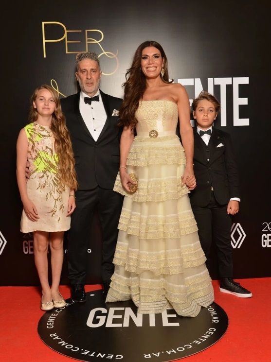 Florencia de la V y su familia.