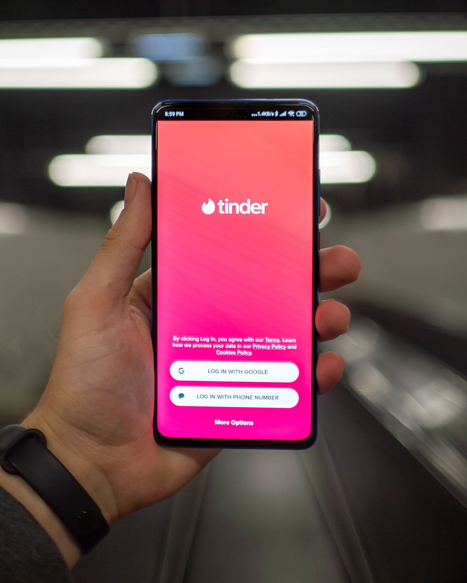 Según un estudio de Tinder, sólo el 1,62% de las veces que un usuario se conecta hace match con otro. De ese mínimo porcentaje, todavía falta un largo trecho para que se concrete una cita presencial y se abran las posibilidades de tener sexo
