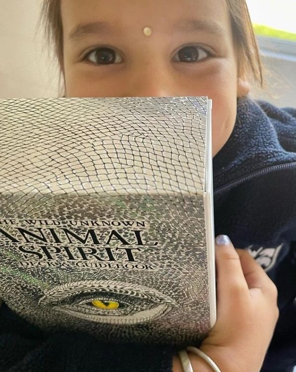 Indra, la hija menor de Dolores Barreiro y Matías Camisani.