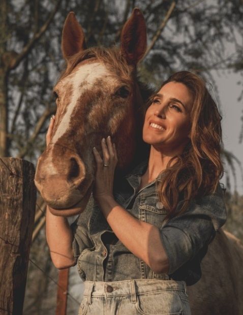 Soledad y su caballo.
