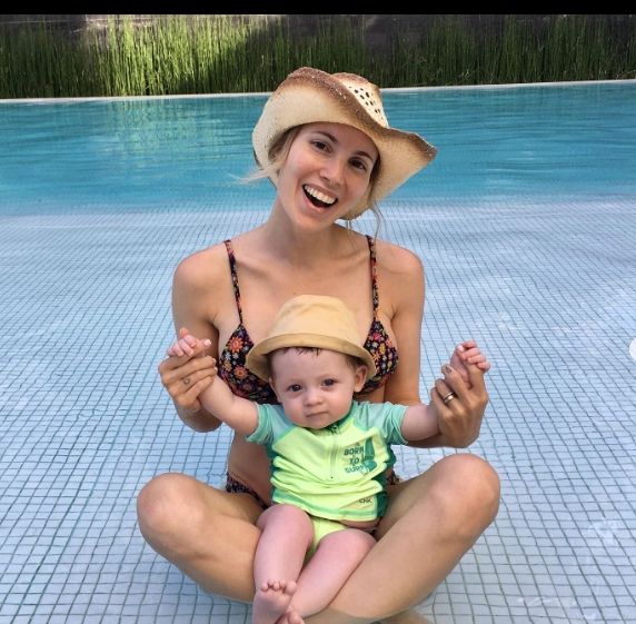 La esposa de Liberman y su hijo Milo