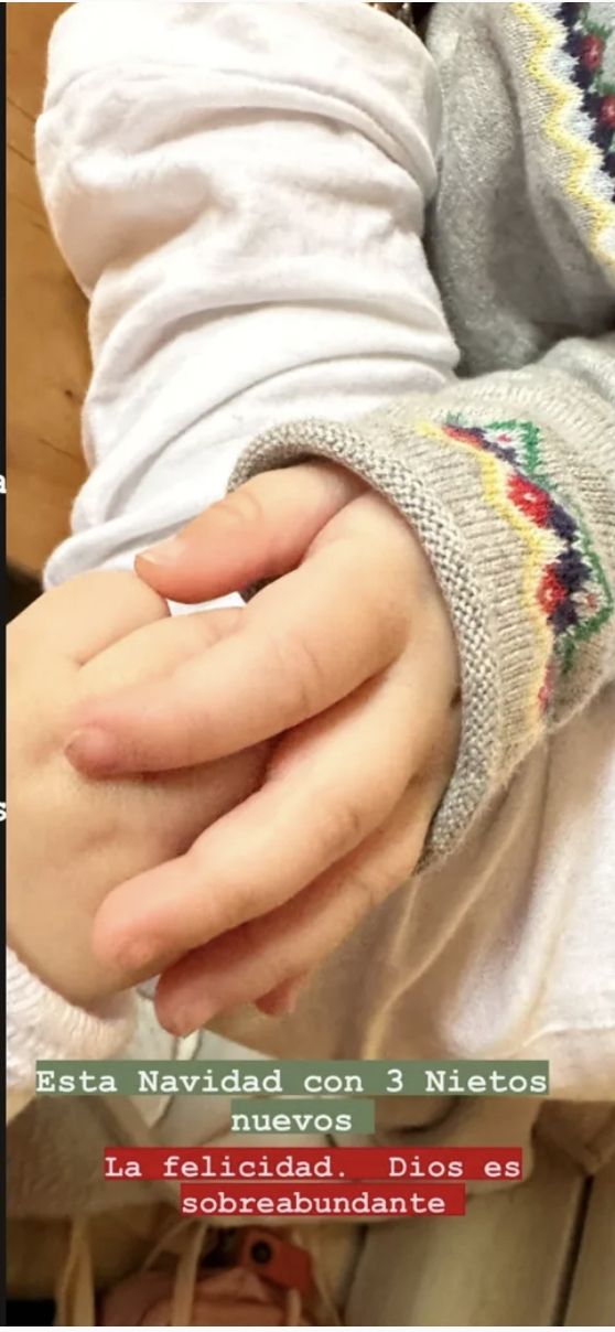 Marlene contenta con sus nuevos nietos