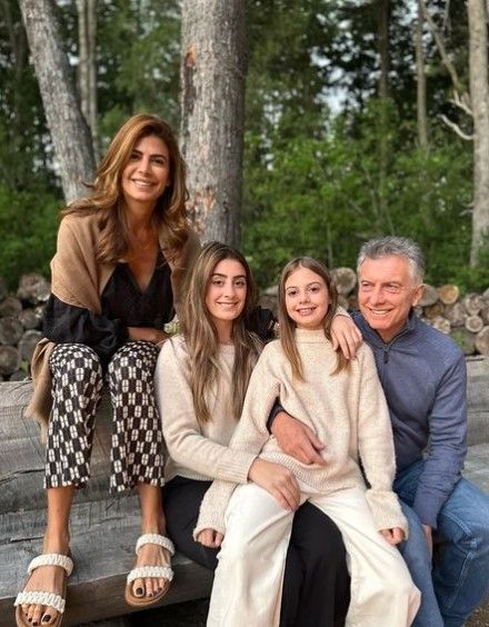 Juliana Awada y Mauricio Macri en familia.