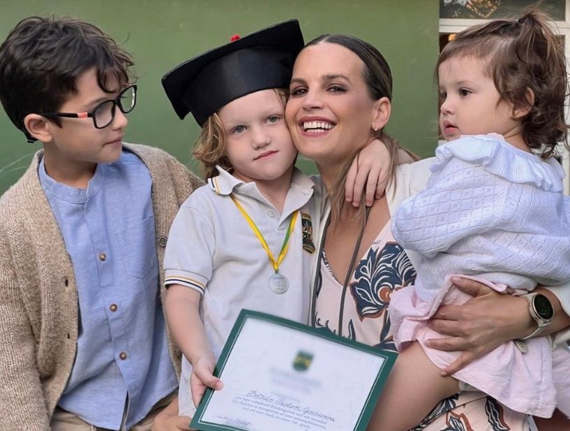 Sabrina Garciarena en la graduación de su hijo Beltrán.