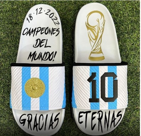 Las ojotas que le hicieron a Messi