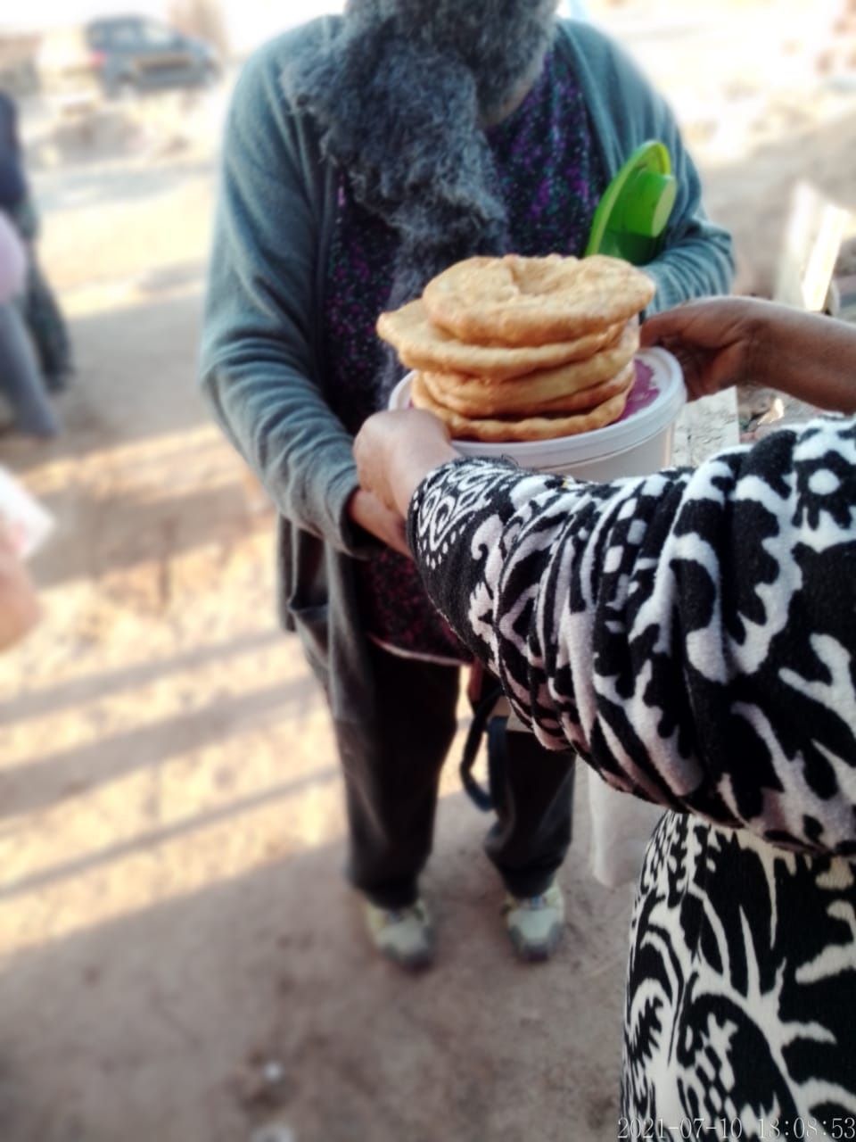 Las mujeres del comedor Gotitas de Esperanza hacen lo posible para paliar el hambre de los niños