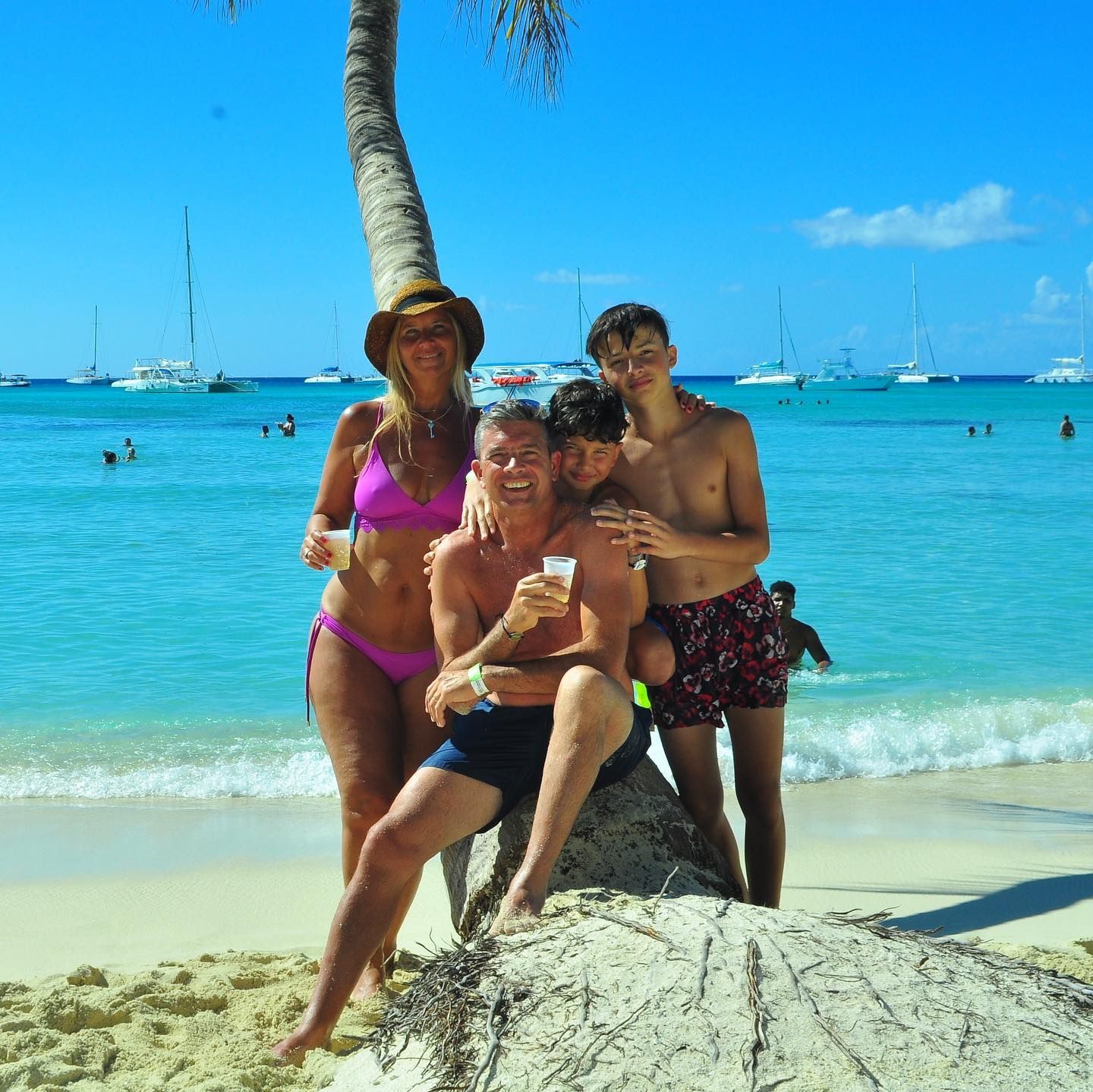 LOS ROSSI A PLENO, EN SUS VACACIONES.