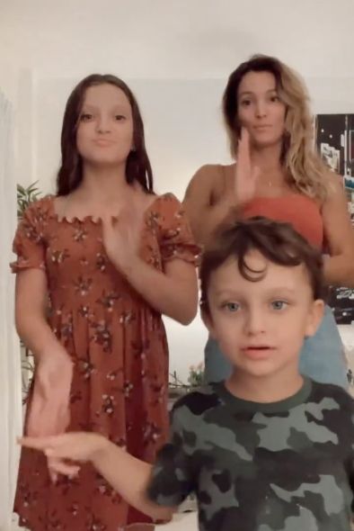 TODOS JUNTOS A BAILAR EN MIAMI.