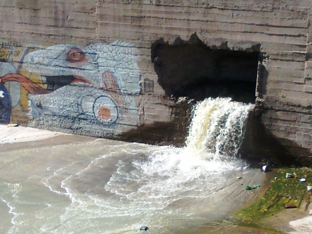 El derrame cloacal perduró más de 20 días