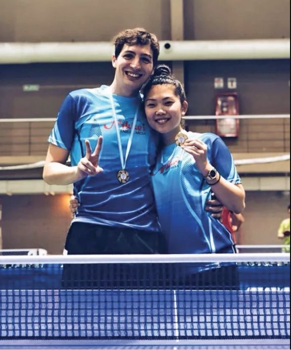 AGUSTIN TAMBIEN ES BUENO AL PING PONG.