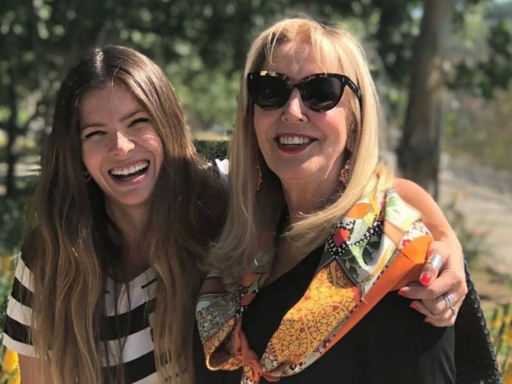 LA CHINA Y LA MAMA DE BENJA.