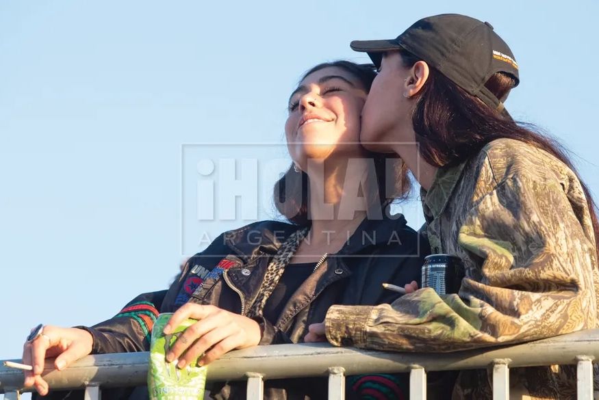 BESAME MUCHO: RENATA REPETTO Y ANA RIVERA.