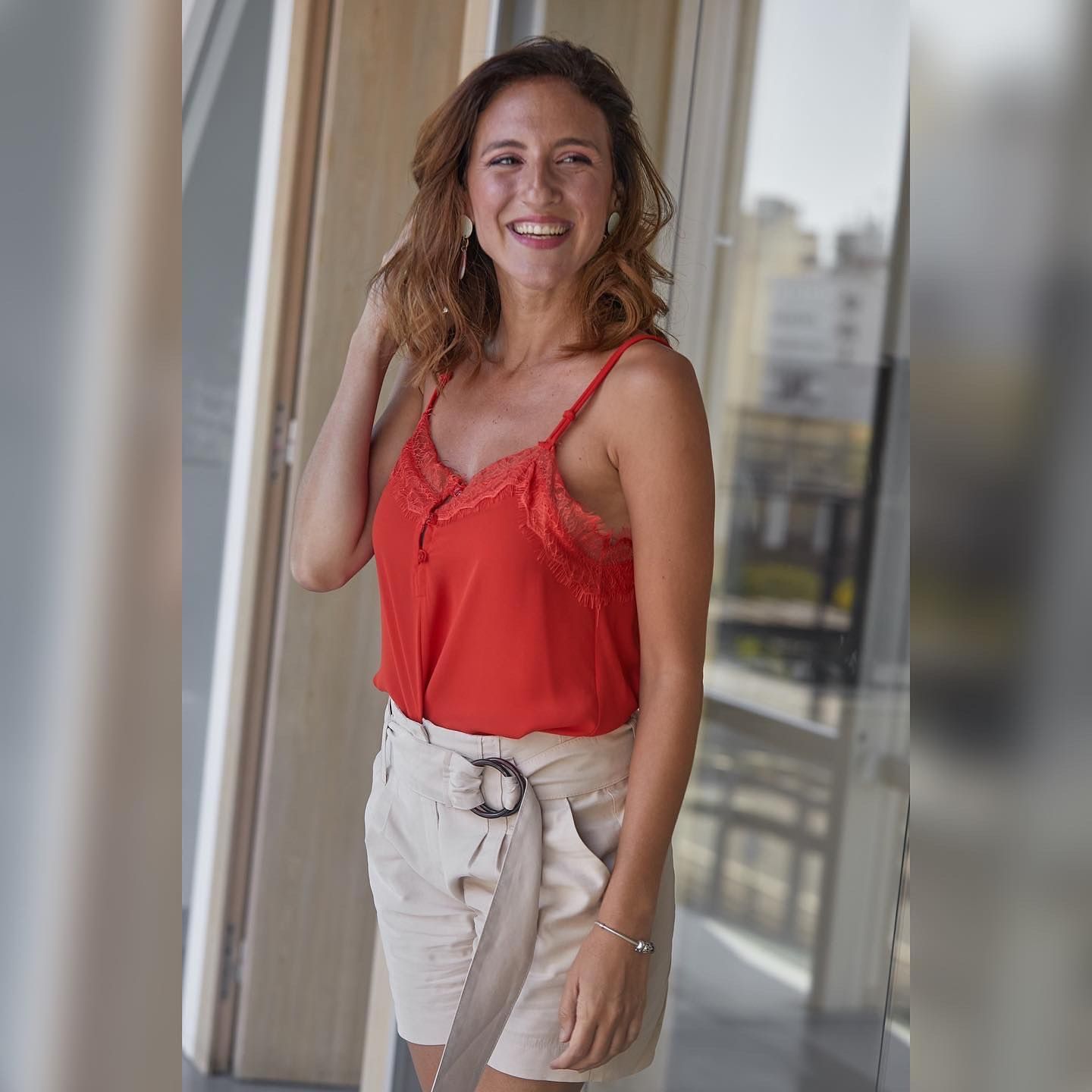 ANTES DE IRSE A LA GUERRA, CAROLINA CORTO CON SU PAREJA.