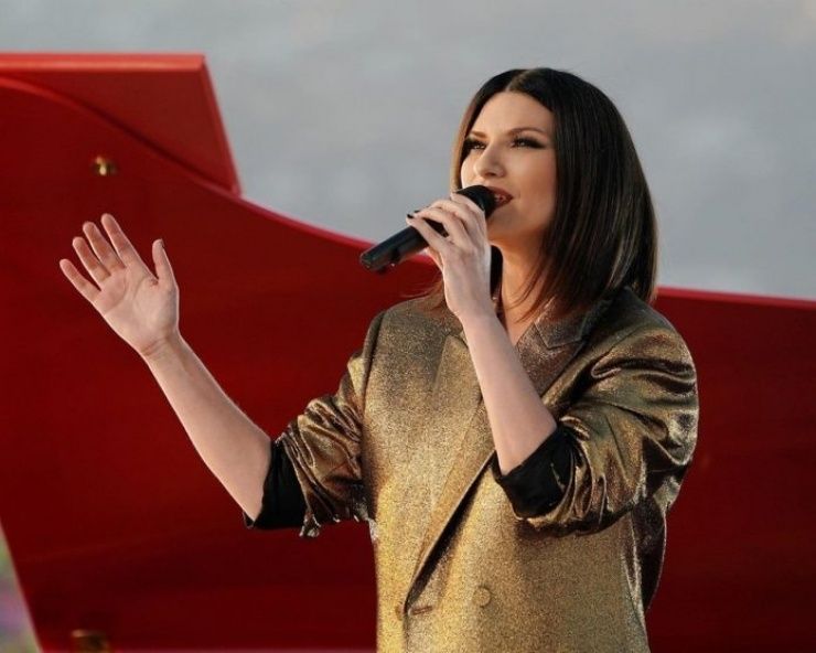 La estrella italiana Laura Pausini