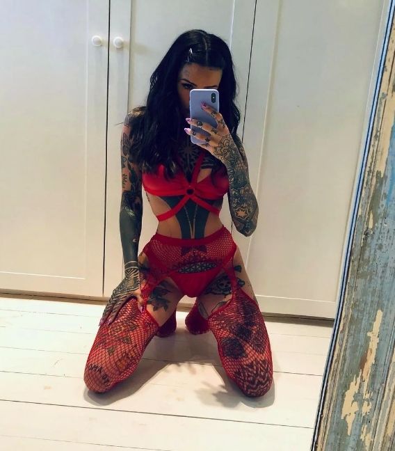 CANDE TINELLI, EN MODO SUPER HOT.