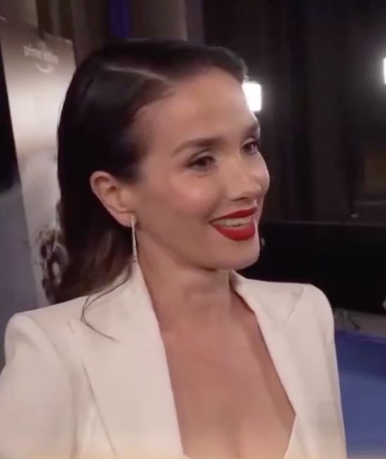 NATALIA OREIRO, SIEMPRE BELLA Y DE BUEN HUMOR.