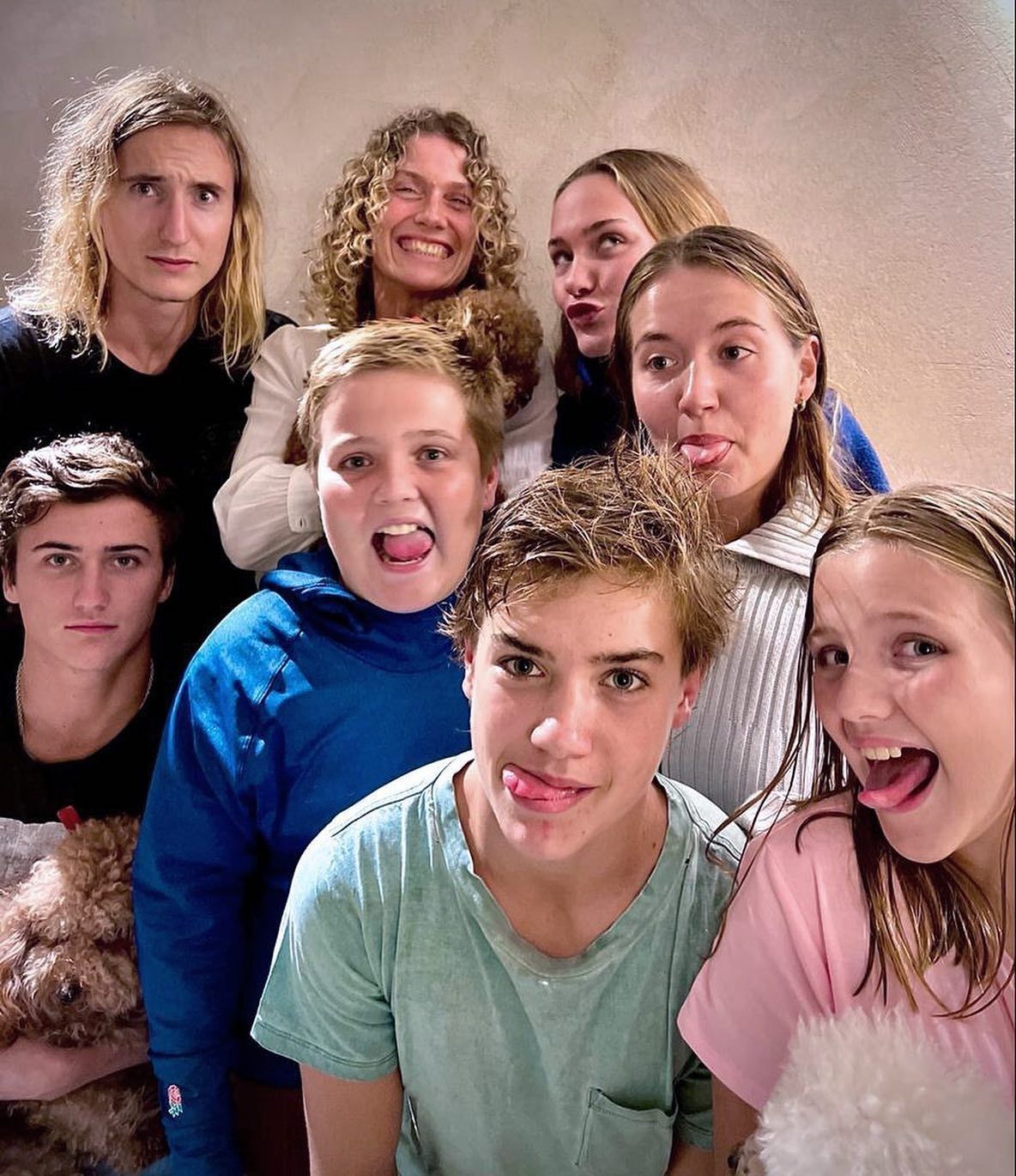 TODOS CON MARU. ASI ESTAN LOS HIJOS DE BOTANA.