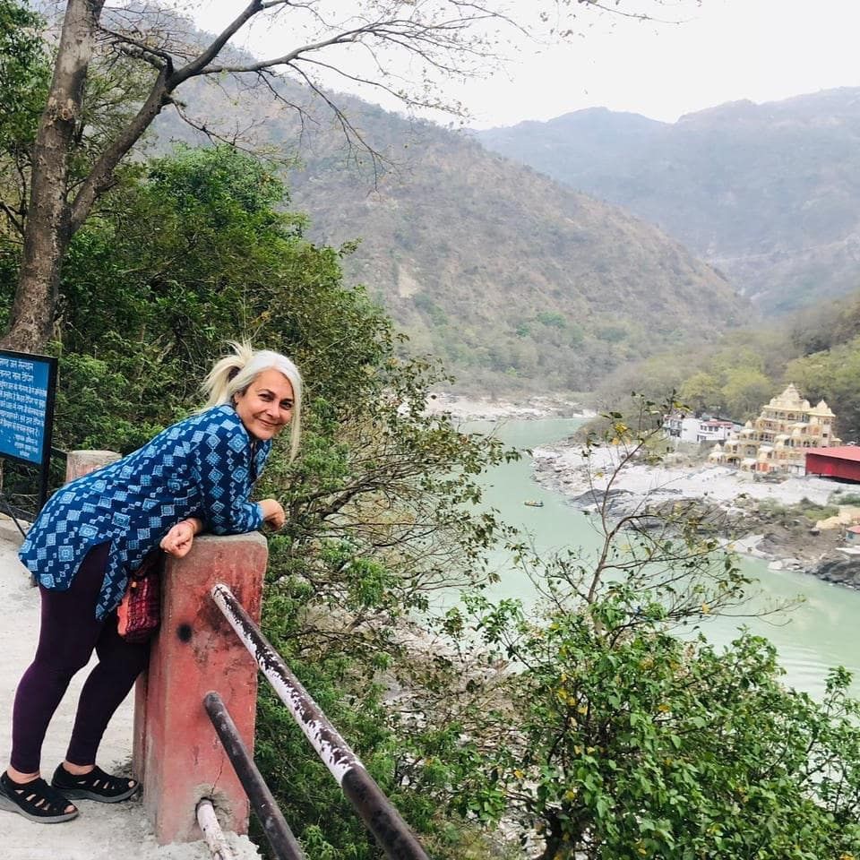 OTRA VIDA: DAISY MAY QUEEN ELIGIO INDIA PARA SIEMPRE.