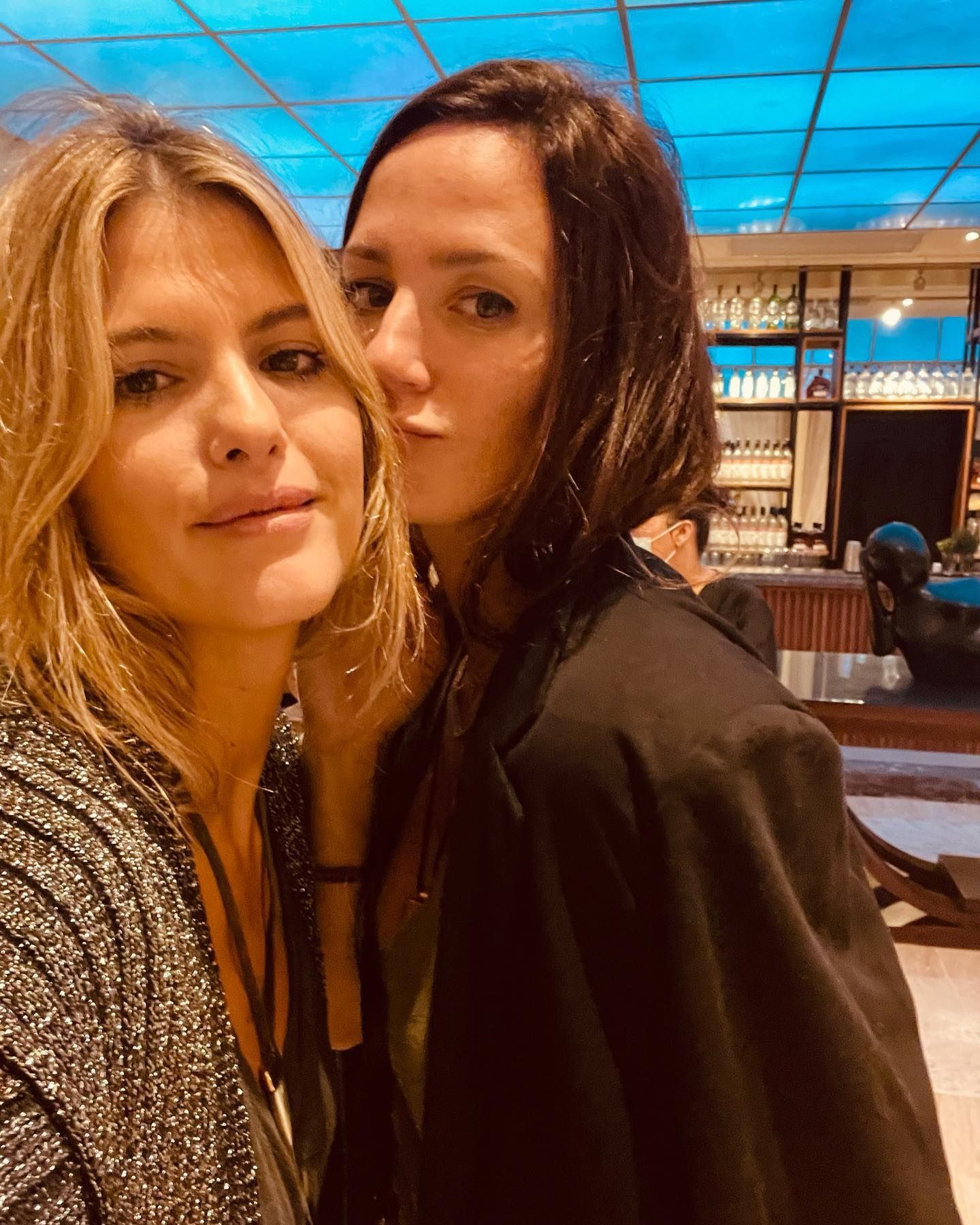 PAULA Y MERY CENARON TODOS LOS DIAS JUNTAS.