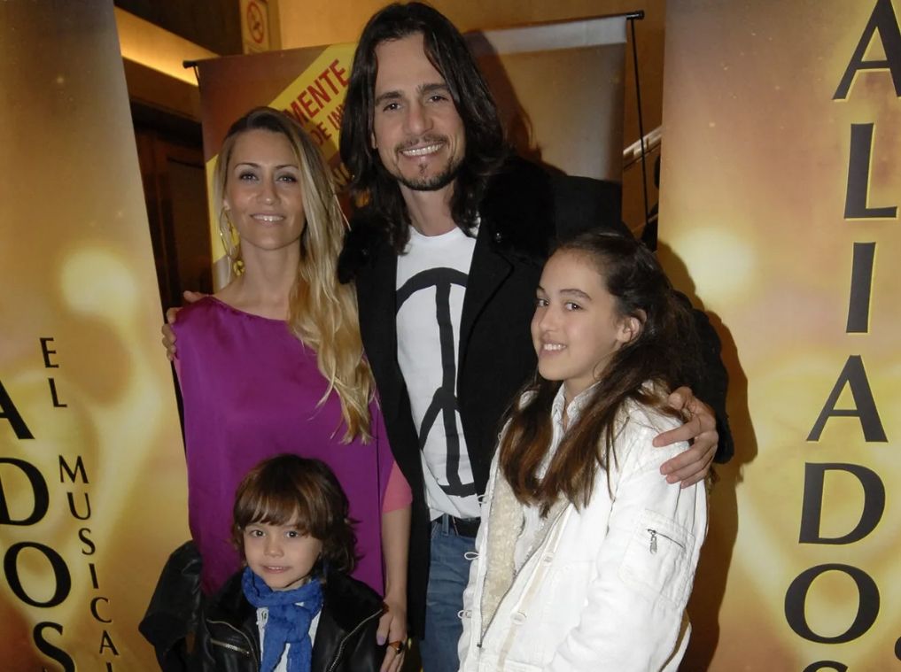 SANCHO JUNTO A SU EX Y SUS HIJOS.