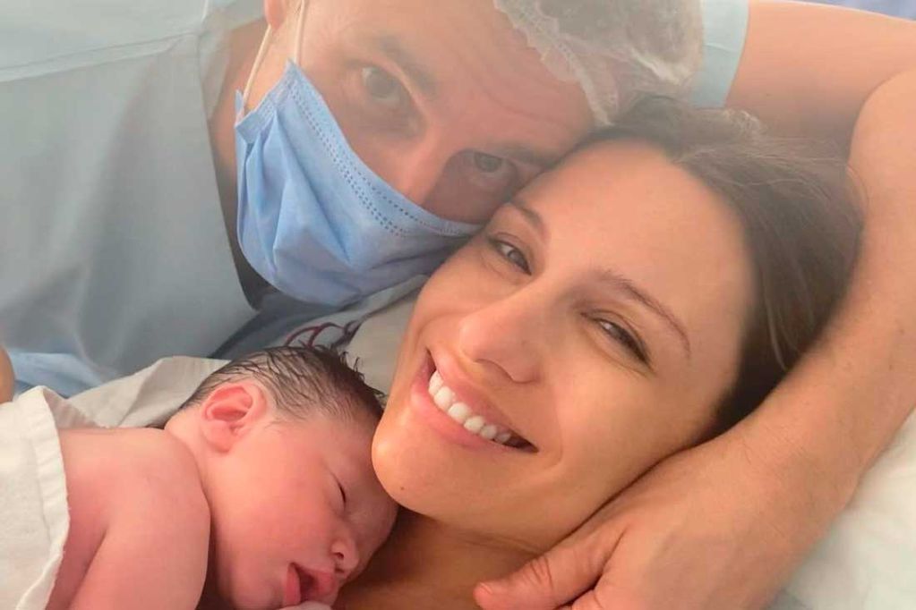 Pampita, Roberto García Moritán y Ana.