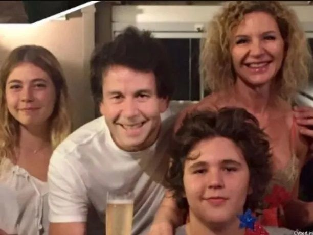 Ariel Rodríguez Palacios y su familia.