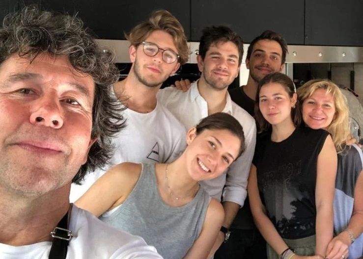 Ariel Rodríguez Palacios y su familia.