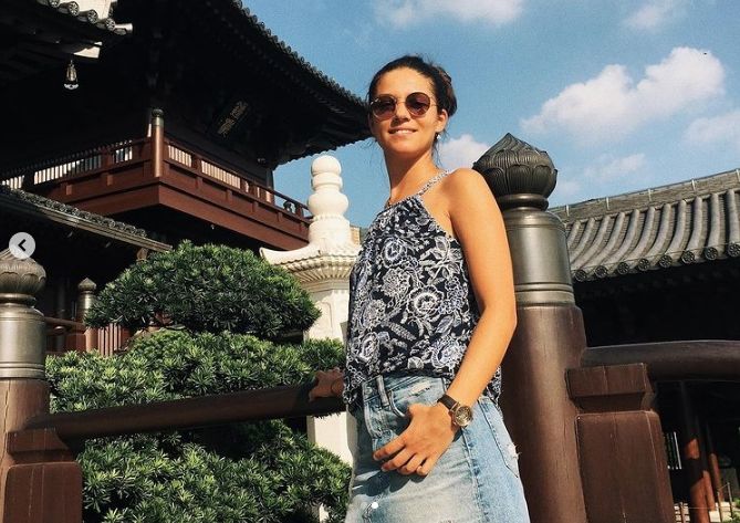 EL AMOR LE LLEGO DEL OTRO LADO DEL MUNDO.