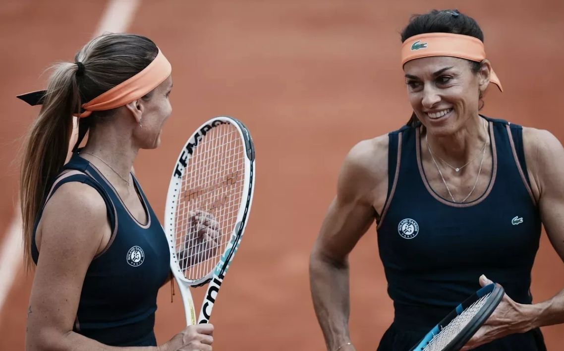 SABATINI ESTA JUGANDO ROLAND GARROS JUNTO A GISELA DULKO.